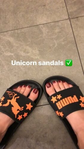 Beth Behrs Feet Toes And Soles 396