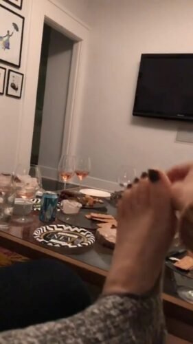 Beth Behrs Feet Toes And Soles 399