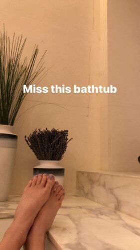 Beth Behrs Feet Toes And Soles 400