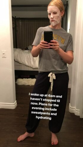 Beth Behrs Feet Toes And Soles 407