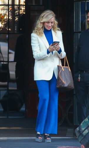 Beth Behrs Feet Toes And Soles 434