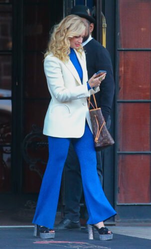 Beth Behrs Feet Toes And Soles 436