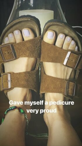 Beth Behrs Feet Toes And Soles 444