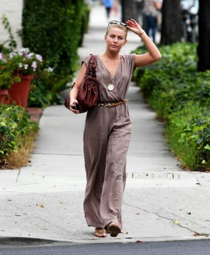 Julianne Hough Feet Toes And Soles 299