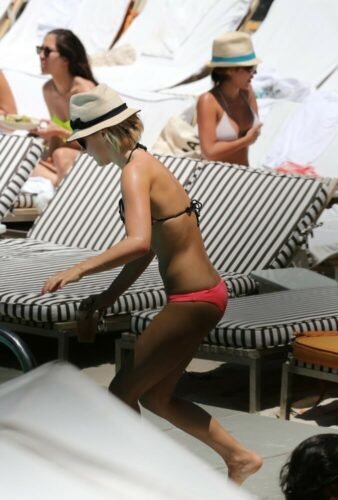 Julianne Hough Feet Toes And Soles 663