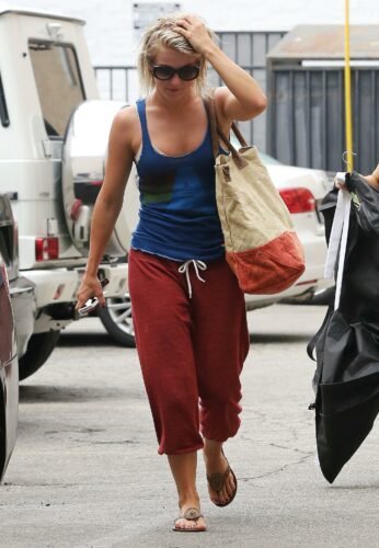 Julianne Hough Feet Toes And Soles 717