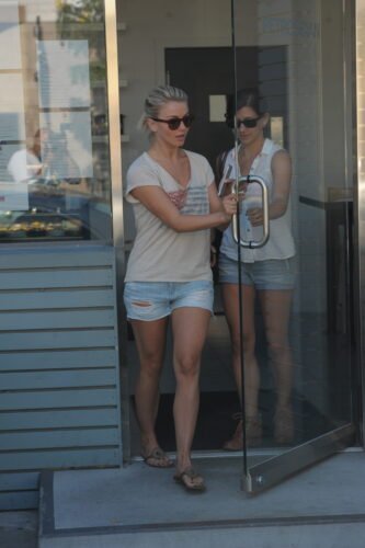 Julianne Hough Feet Toes And Soles 738