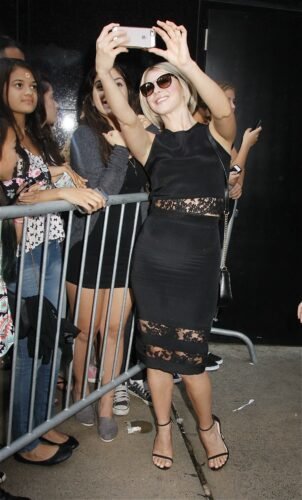 Julianne Hough Feet Toes And Soles 981