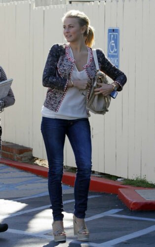 Julianne Hough Feet Toes And Soles 1159