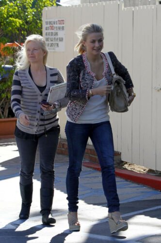 Julianne Hough Feet Toes And Soles 1161