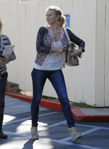 Julianne Hough Feet Toes And Soles 1196