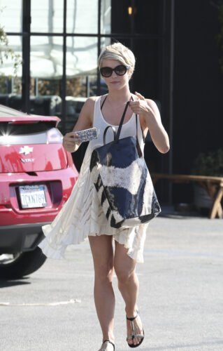 Julianne Hough Feet Toes And Soles 2359
