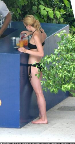 Lindsay Lohan Feet Toes And Soles 129