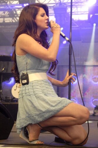 Lana Del Rey Feet Toes And Soles 44