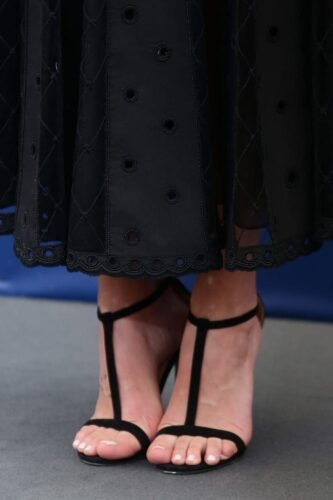 Dakota Johnson Feet Toes And Soles 424