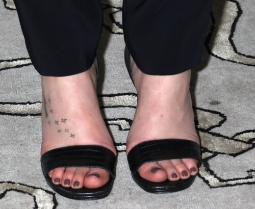 Dakota Johnson Feet Toes And Soles 617