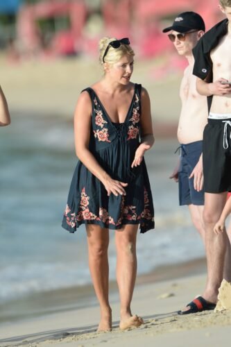 Holly Willoughby Feet Toes And Soles 673