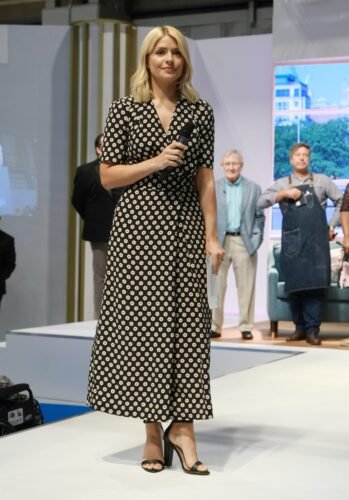 Holly Willoughby Feet Toes And Soles 777