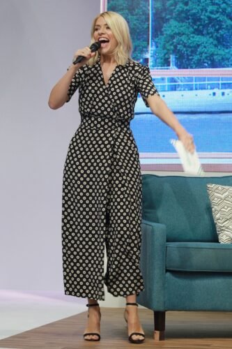 Holly Willoughby Feet Toes And Soles 781
