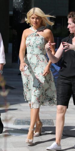 Holly Willoughby Feet Toes And Soles 812