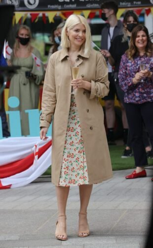 Holly Willoughby Feet Toes And Soles 1215