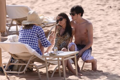 Sarah Hyland Feet Toes And Soles 10