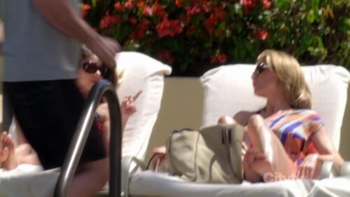 Sarah Hyland Feet Toes And Soles 15