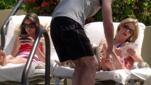 Sarah Hyland Feet Toes And Soles 17