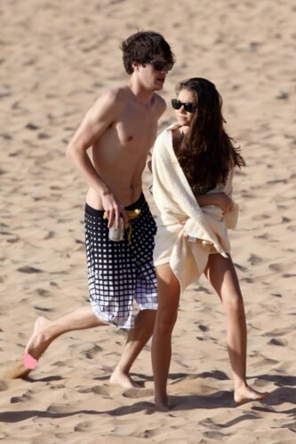 Sarah Hyland Feet Toes And Soles 36