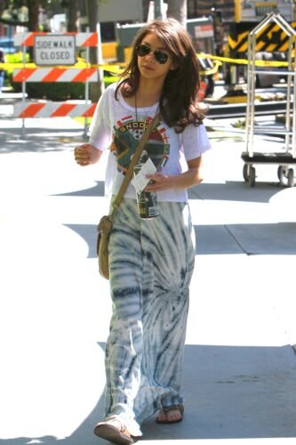 Sarah Hyland Feet Toes And Soles 61