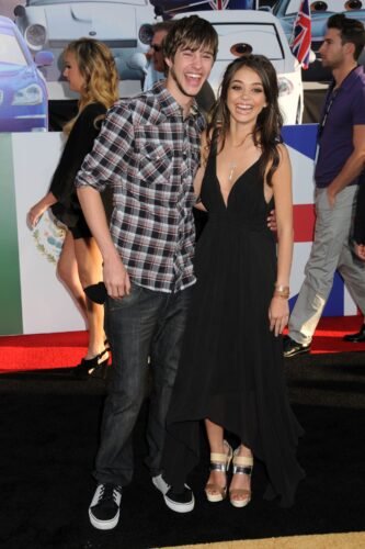 Sarah Hyland Feet Toes And Soles 64