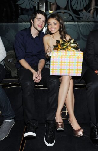 Sarah Hyland Feet Toes And Soles 141