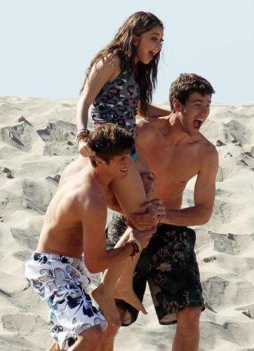 Sarah Hyland Feet Toes And Soles 156