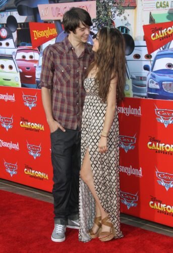 Sarah Hyland Feet Toes And Soles 183