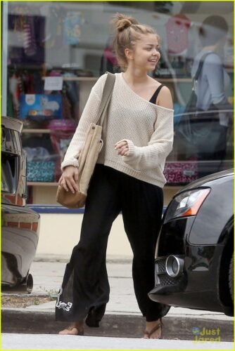 Sarah Hyland Feet Toes And Soles 192