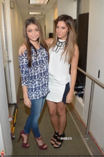 Sarah Hyland Feet Toes And Soles 372