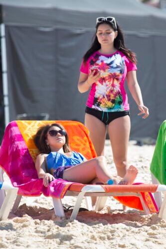 Sarah Hyland Feet Toes And Soles 575