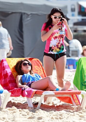 Sarah Hyland Feet Toes And Soles 577