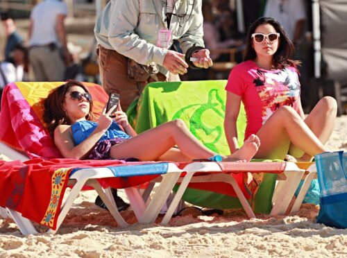 Sarah Hyland Feet Toes And Soles 586