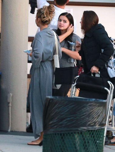 Sarah Hyland Feet Toes And Soles 742