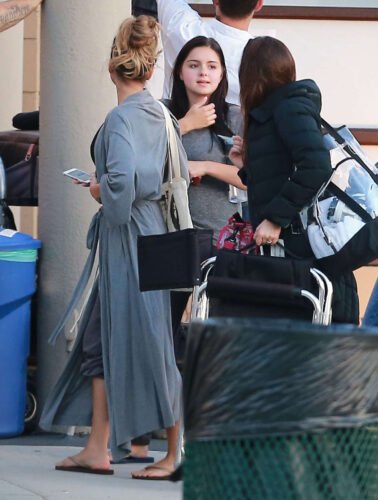 Sarah Hyland Feet Toes And Soles 743