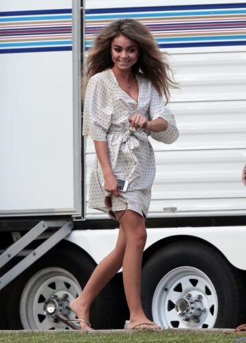 Sarah Hyland Feet Toes And Soles 747