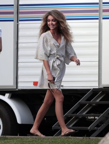 Sarah Hyland Feet Toes And Soles 748