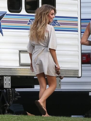 Sarah Hyland Feet Toes And Soles 754