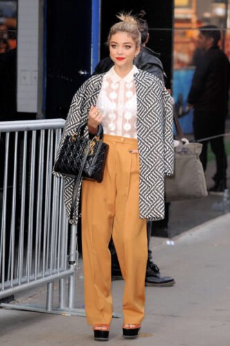 Sarah Hyland Feet Toes And Soles 770