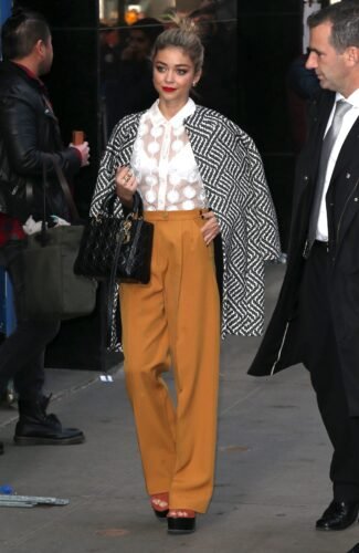 Sarah Hyland Feet Toes And Soles 771