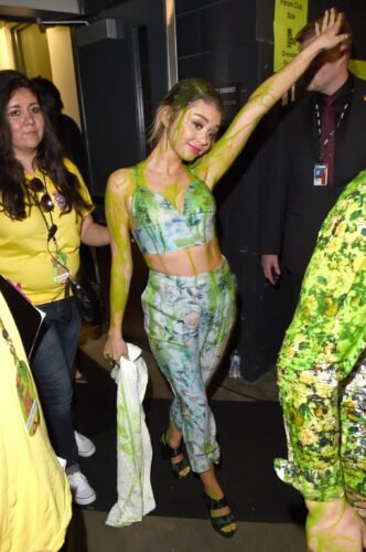 Sarah Hyland Feet Toes And Soles 916