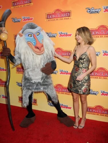 Sarah Hyland Feet Toes And Soles 1043