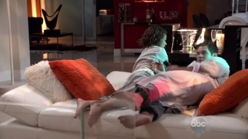 Sarah Hyland Feet Toes And Soles 1257