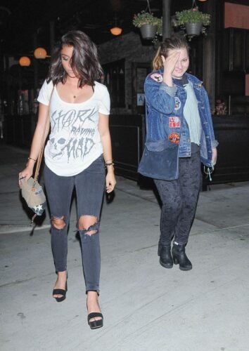 Sarah Hyland Feet Toes And Soles 1265